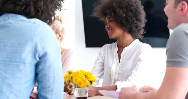 Çok ırklı bir girişim ekibi toplandı