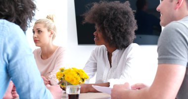 Çok ırklı bir girişim ekibi toplandı