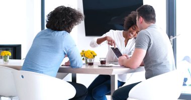 Çok ırklı bir girişim ekibi toplandı