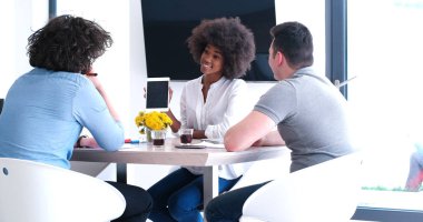 Çok ırklı bir girişim ekibi toplandı