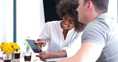 Çok ırklı bir girişim ekibi toplandı