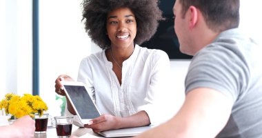 Çok ırklı bir girişim ekibi toplandı