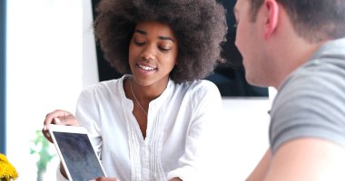 Çok ırklı bir girişim ekibi toplandı