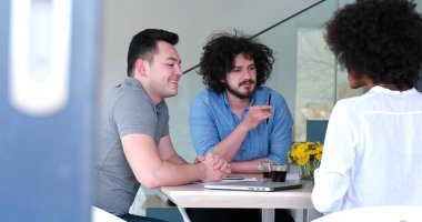 Çok ırklı bir girişim ekibi toplandı