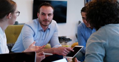 Başlangıç iş takım toplantısı 