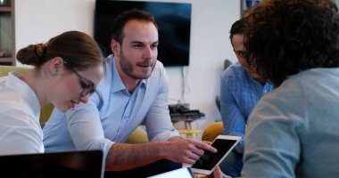 Başlangıç iş takım toplantısı 