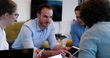 Başlangıç iş takım toplantısı 