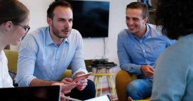 Başlangıç iş takım toplantısı 