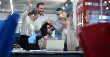 Başlangıç iş takım toplantısı 