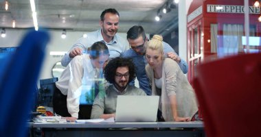 Başlangıç iş takım toplantısı 