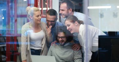 Başlangıç iş takım toplantısı 