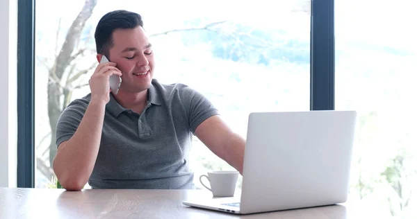 Business man working using a laptop in startup office — стоковое фото