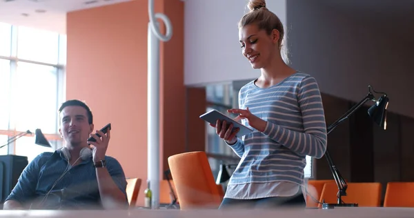 Startup Business Team op een bijeenkomst in een modern kantoorgebouw — Stockfoto