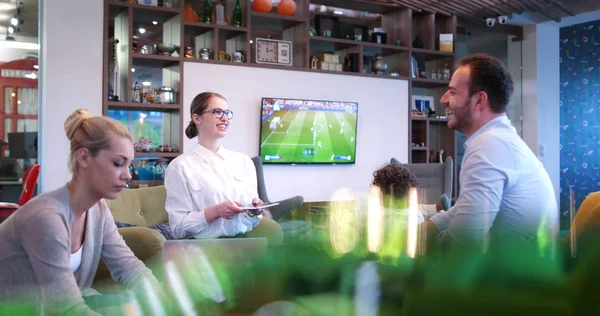 Opstarten bedrijf Team tijdens bijeenkomst — Stockfoto