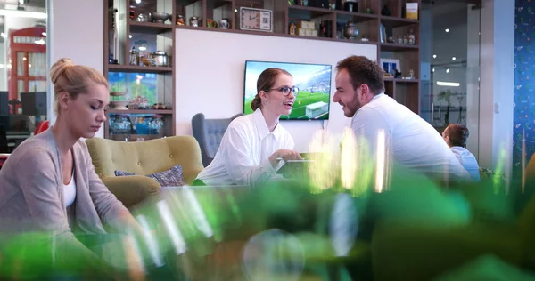 Başlangıç iş takım toplantısı 