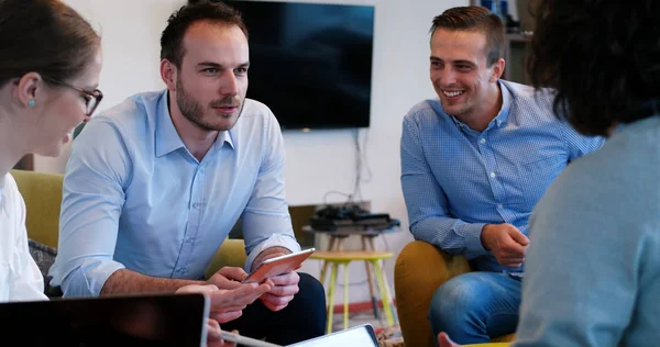 Başlangıç iş takım toplantısı 