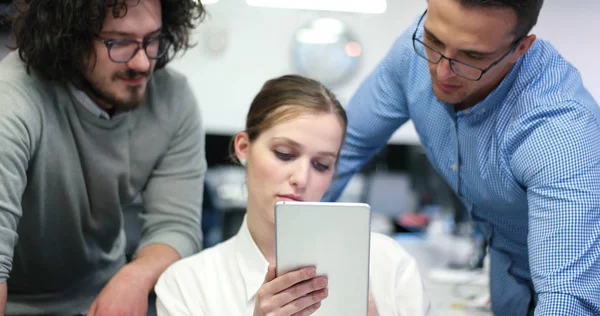 Başlangıç iş takım toplantısı 