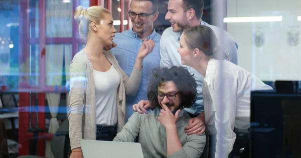 Başlangıç iş takım toplantısı 