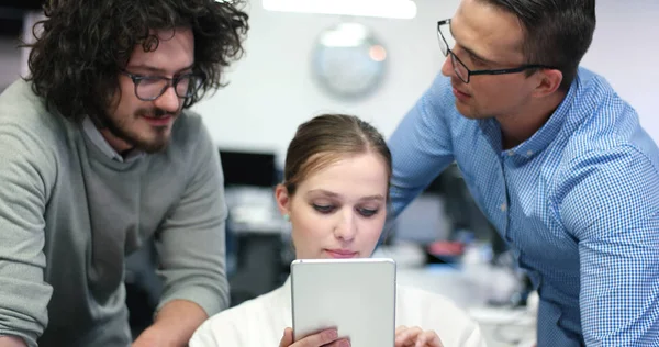 Başlangıç iş takım toplantısı 