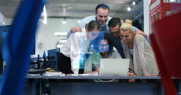 Startup Business Team Em uma reunião no prédio de escritórios moderno — Fotografia de Stock