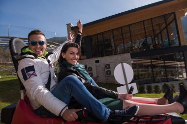 Çift Alp altlığı sürüş sahiptir