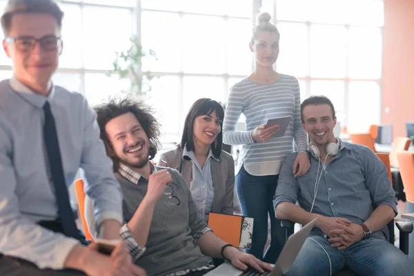 Ritratto di un team di lavoro ad una riunione — Foto Stock