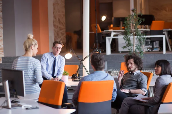 Young Business Team At A Meeting at modern office building — Stock Photo, Image