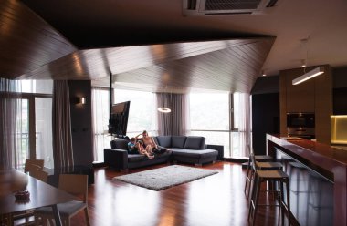 genç anne çocuklarla vakit