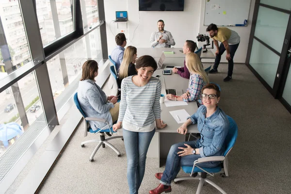 Portrét Úspěšných Podnikatelek Podnikatelky Zaneprázdněný Start Office — Stock fotografie