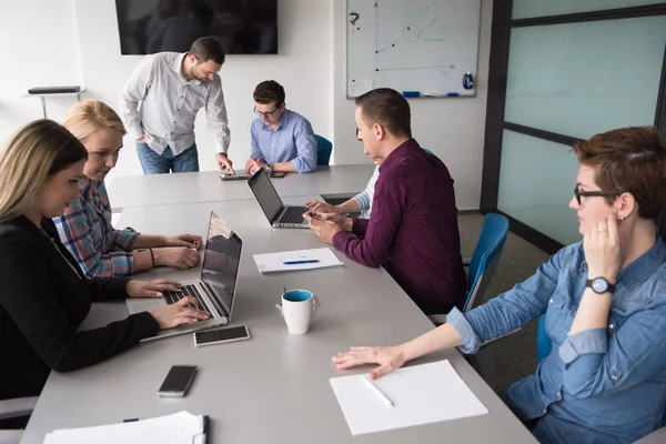 Business Team Bijeenkomst Modern Start Kantoor Branistorming Nieuwe Business Plan — Stockfoto