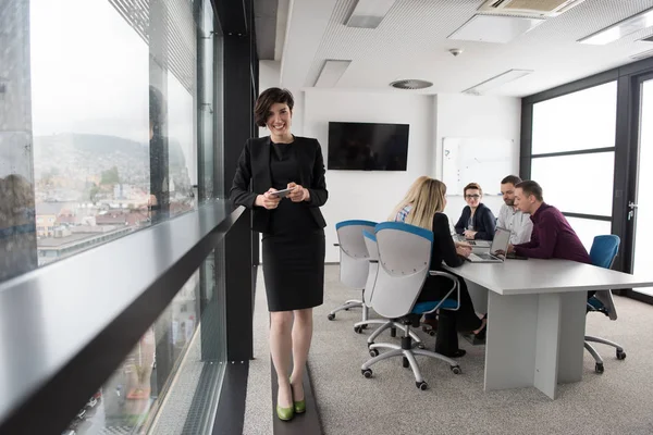 Female Manager Using Cell Telephone Office Interior — Stock Photo, Image
