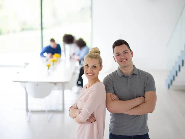 Startup-Business-Team bei einem Treffen in einem modernen Bürogebäude — Stockfoto