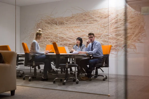 Business Team At A Meeting at modern office building — Stock Photo, Image