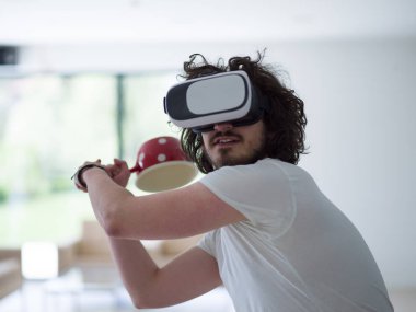 sanal gerçeklik VR-kulaklık gözlük kullanan adam