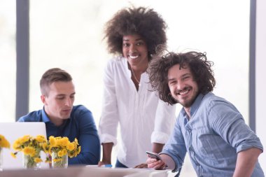 Çok ırklı bir girişim ekibi toplandı