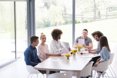 Çok ırklı bir girişim ekibi toplandı