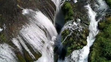 temiz su ile şelale