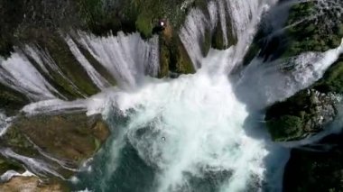 temiz su ile şelale