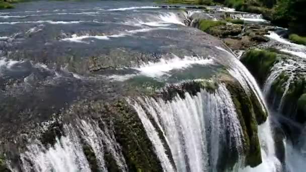 Cachoeira com água doce — Vídeo de Stock