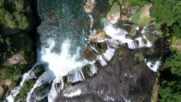 Wasserfall mit frischem Wasser — Stockvideo