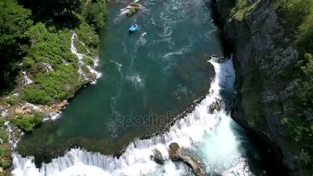 Wasserfall mit frischem Wasser — Stockvideo