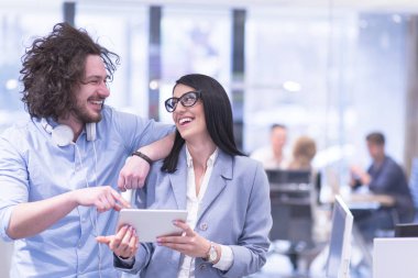 İş insanlar çalışma ile Tablet başlangıç Office