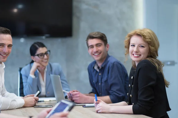 Startup Business Team At A Meeting at modern office building — Stock Photo, Image