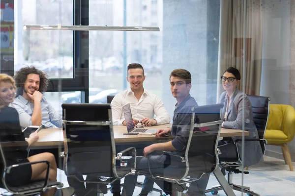 Startup Business Team al Meeting in un moderno edificio per uffici — Foto Stock