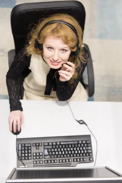 Female call center operator doing her job — Stock Photo, Image