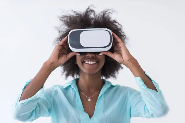 Black girl using VR headset glasses of virtual reality — Stock Photo, Image