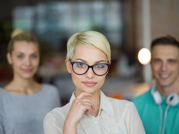 Retrato de un equipo de startups en Meeting — Foto de Stock