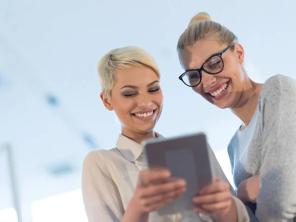 Pretty Businesswomen Using Tablet — Stock Photo, Image