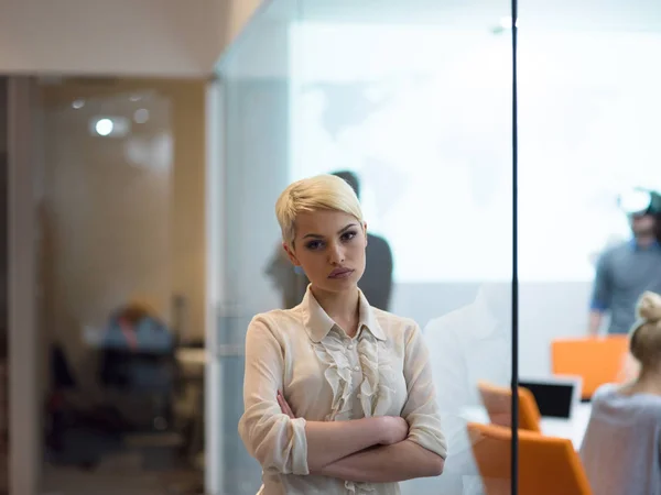 Retrato de empresária bem sucedida — Fotografia de Stock