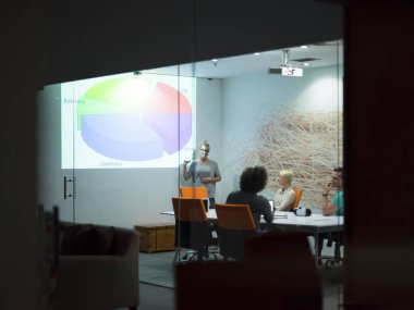 Başlangıç iş takım bir toplantıda 